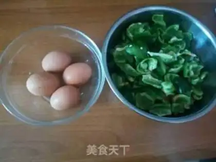 Make Pepper eggs step 1