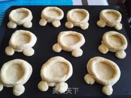 Make Mickey salad bread step 10