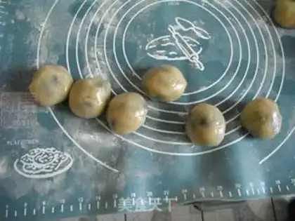 Make Black sesame moon cake step 11