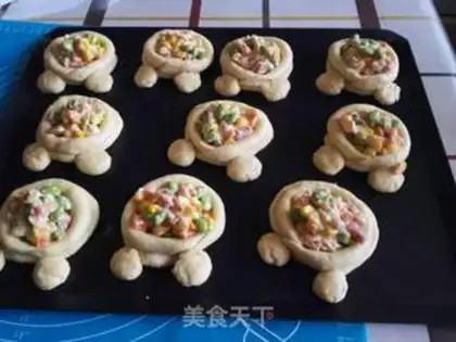 Make Mickey salad bread step 11