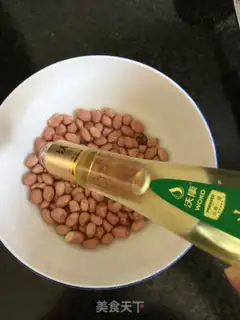 Make Battery fried peanuts step 1