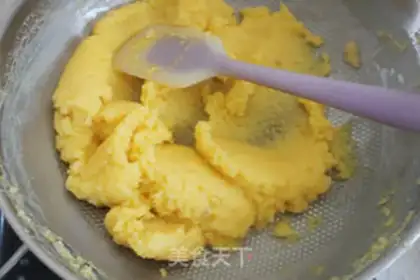 Make Gold and milk, yellow moon cake step 14