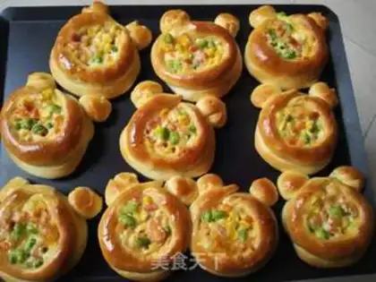 Make Mickey salad bread step 13