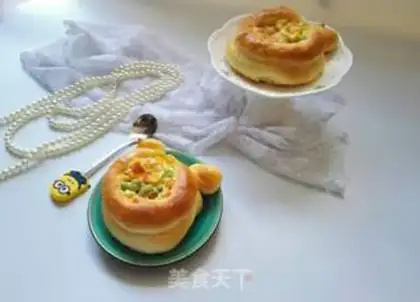 Make Mickey salad bread step 16