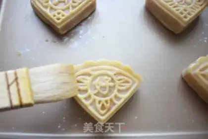 Make Gold and milk, yellow moon cake step 18
