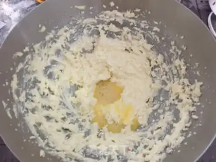 Make Cream-fruit cake step 4