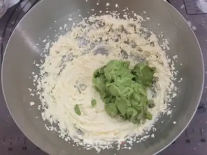 Make Cream-fruit cake step 7