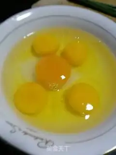 Make Souffle, egg pine step 0