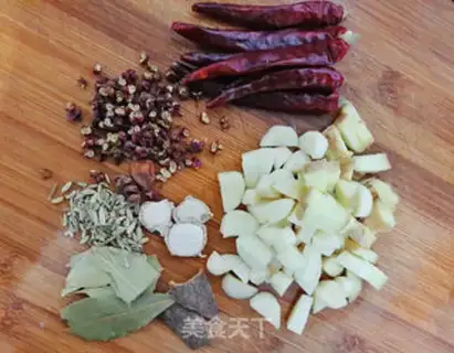 Make Red beef noodles step 2