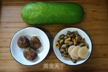 Make Chicken-foot soup for the snack step 1