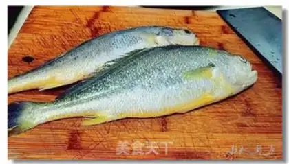 Make Dry-burned yellow fish step 0
