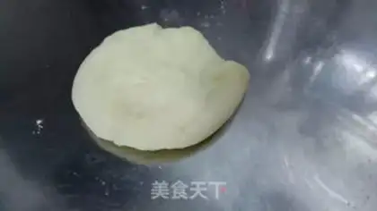 Make A bean-salt ice lunar pie step 7