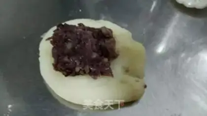 Make A bean-salt ice lunar pie step 8