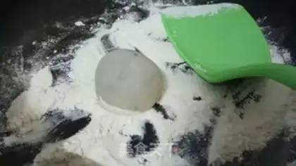 Make A bean-salt ice lunar pie step 9