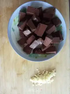 Make Garlic pig blood step 1
