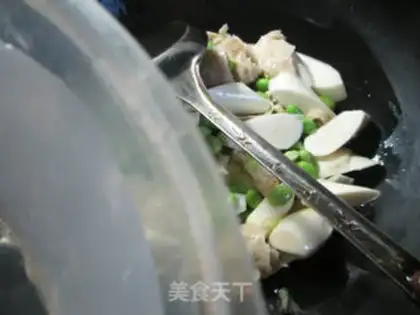 Make The bean noodles are burning white step 4