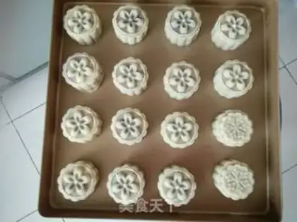 Make A wide moon cake step 3
