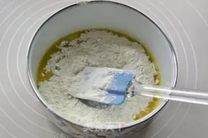 Make Gold kip cake step 1