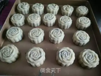 Make A wide moon cake step 4