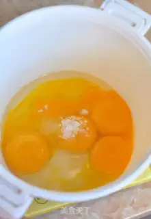 Make Flowers and mango mousses step 1
