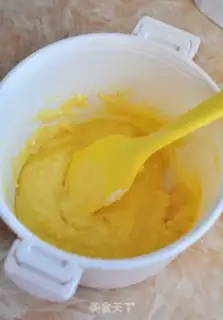 Make Flowers and mango mousses step 5