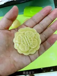 Make Milk moon cake step 5