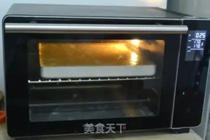 Make Gold kip cake step 14