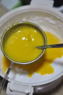 Make Flowers and mango mousses step 13