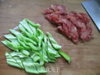 Make The pepper show, the mushrooms, the sausages step 1
