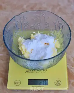 Make Flowers and mango mousses step 18