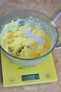 Make Flowers and mango mousses step 19