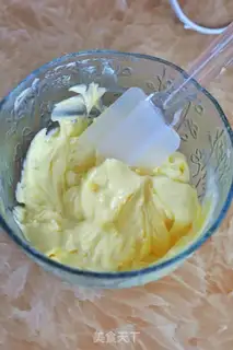 Make Flowers and mango mousses step 20