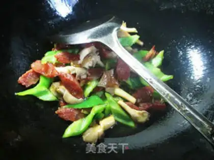 Make The pepper show, the mushrooms, the sausages step 6