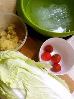 Make A cabbage garlic fan step 0
