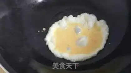Make Egg clean noodles step 1