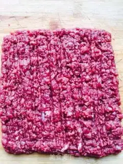 Make Flower toast burger step 1