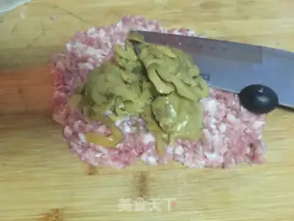Make Squeeze meat mooncake step 0