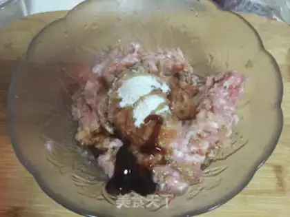 Make Squeeze meat mooncake step 1