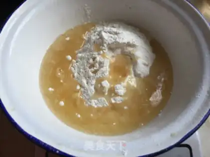Make Squeeze meat mooncake step 5