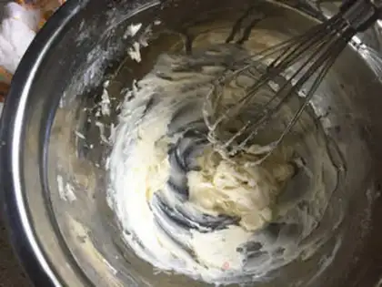 Make Roman shield cookies step 1