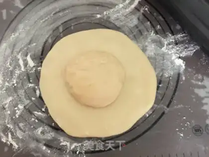 Make Squeeze meat mooncake step 7