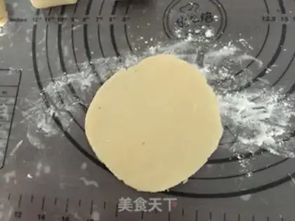 Make Squeeze meat mooncake step 13