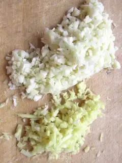 Make Garlic fans steam shrimp step 1