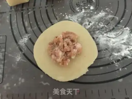 Make Squeeze meat mooncake step 14