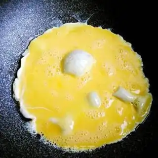 Make Tomato fried eggs step 6