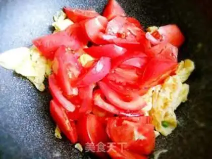 Make Tomato fried eggs step 8