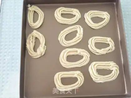 Make Roman shield cookies step 10