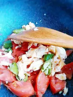 Make Tomato fried eggs step 10