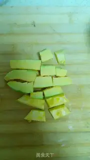 Make The yellow chicken squeezes bread step 0