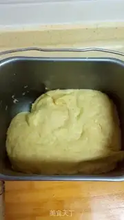 Make The yellow chicken squeezes bread step 3